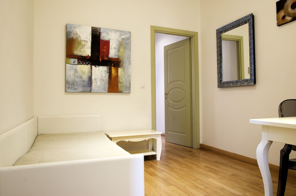 Dolce Vita Suites Hotel 48/48