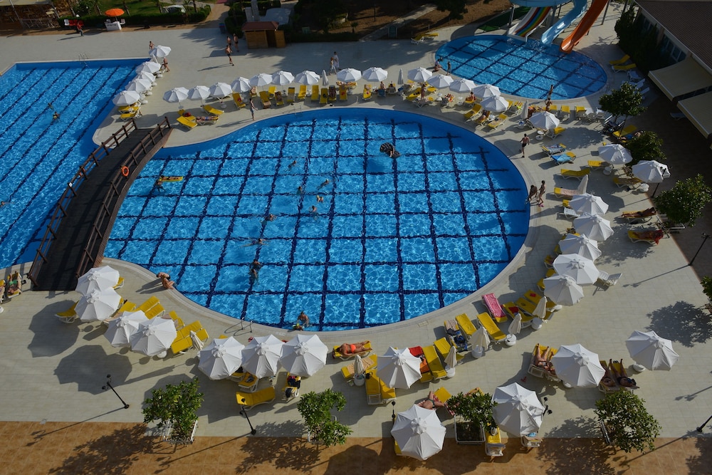 Casa Fora Beach Resort 8/67
