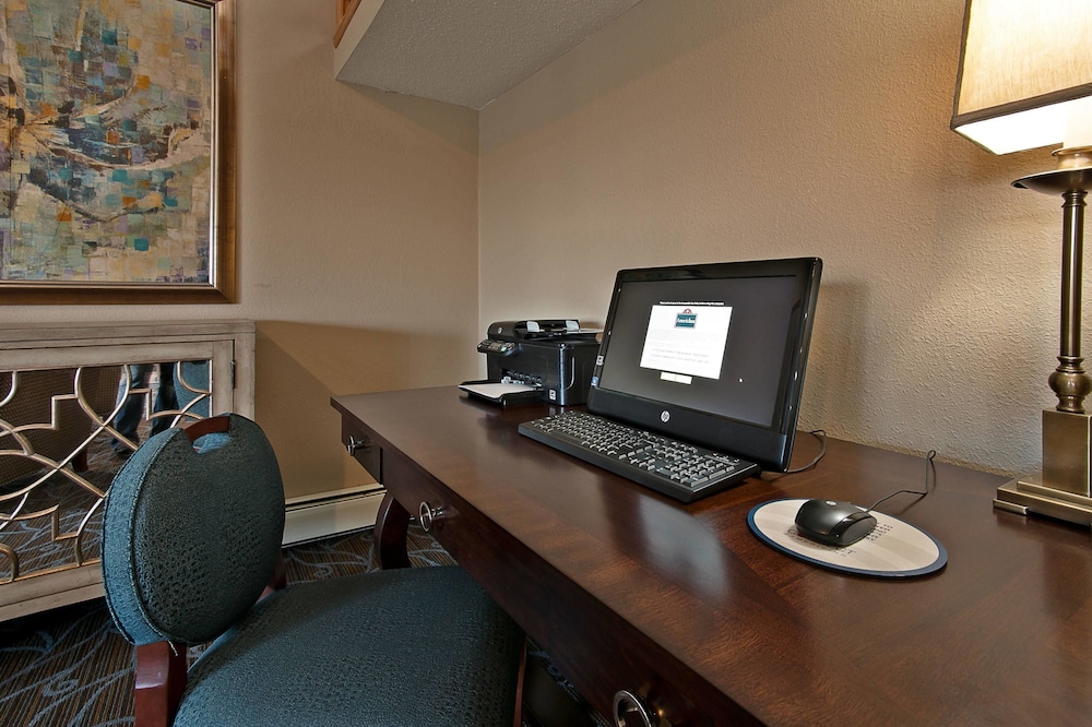 AmericInn by Wyndham Bay City 24/40