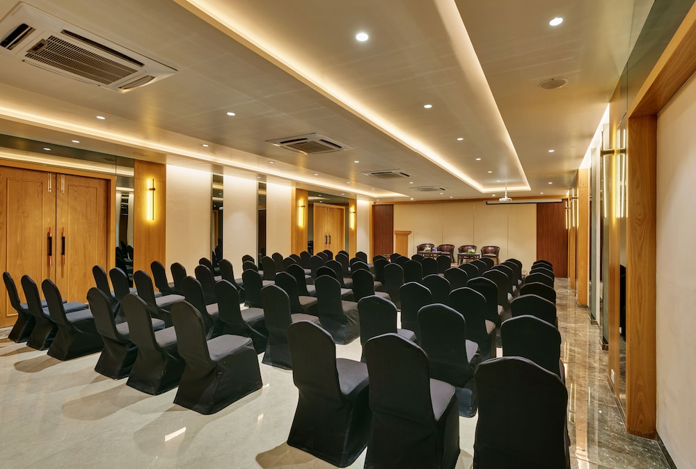 Citrus Hotels Kolhapur 19/25
