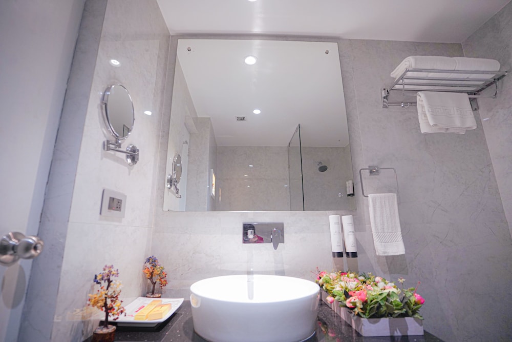 Smart, King Bed, Hotel Swarn Towers 9/9