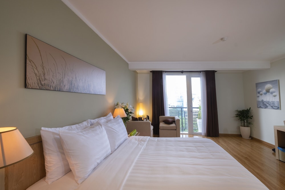 DELUXE, DOUBLE BED, PARK VIEW