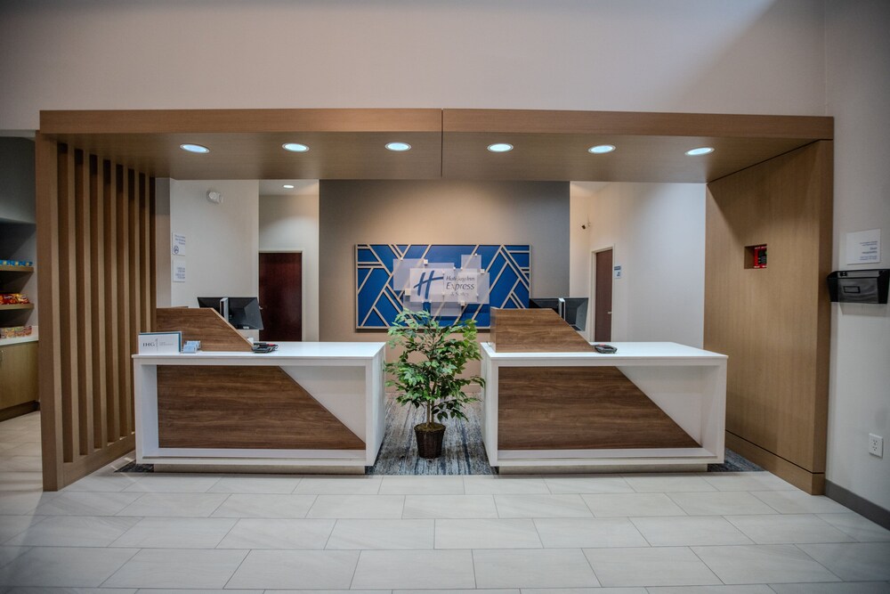 Holiday Inn Express Hotel And Suites Cleveland 9/55