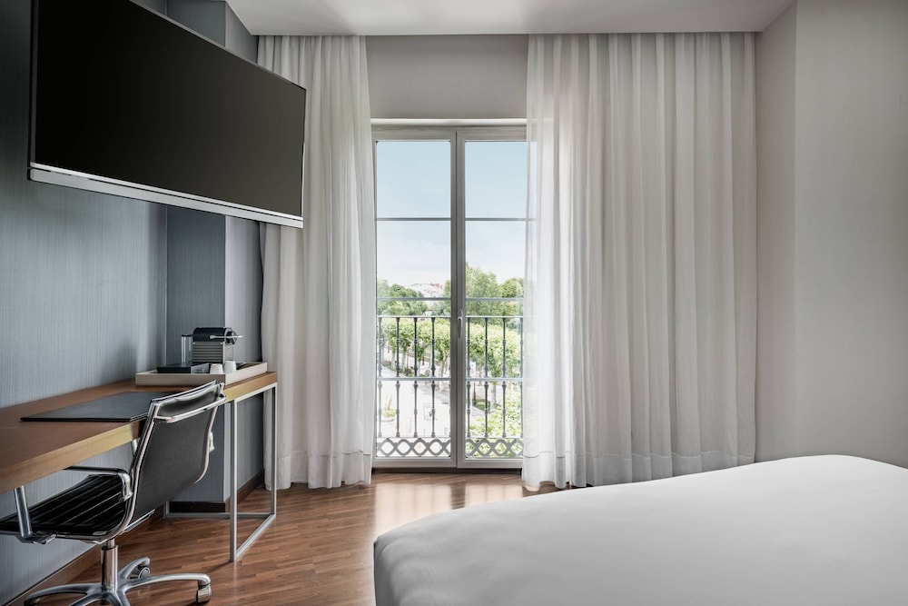 Plus, Standard, King Bed, City View، AC Hotel Burgos by Marriott 13/15