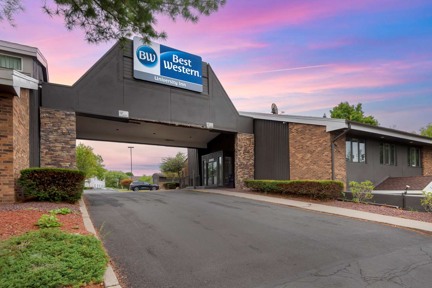 Best Western University Inn 43/44