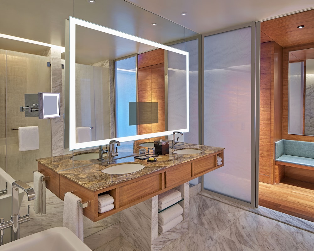 Grand Hyatt Manila 60/72