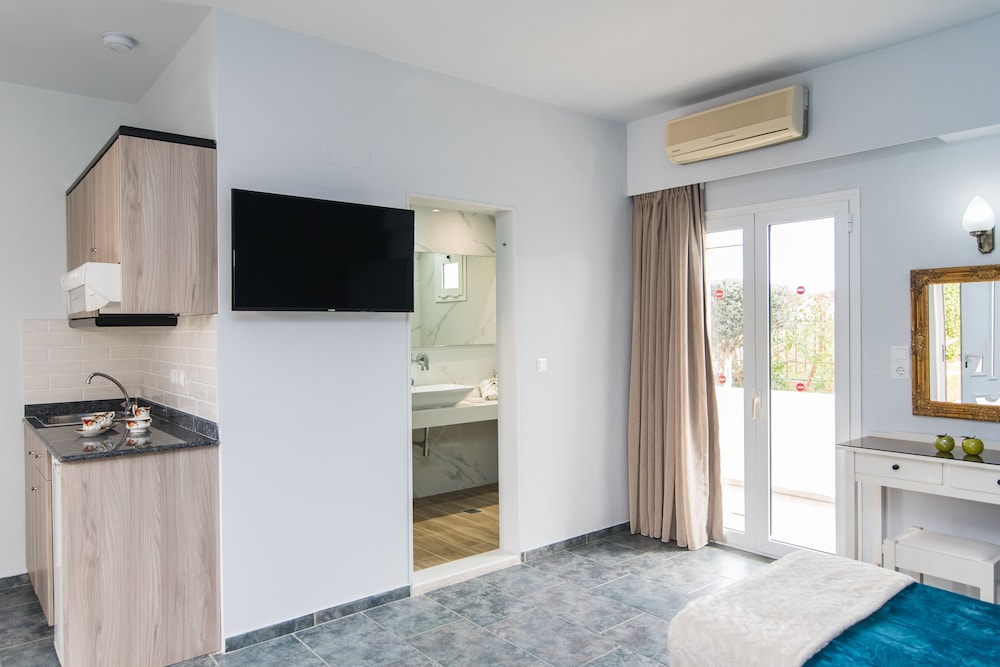 Yiannis Manos Hotel Resort 9/50