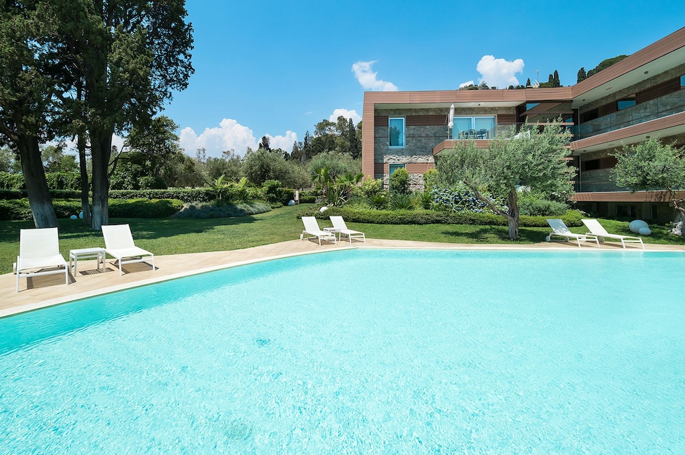Isola Bella Infinity Suites 47/50