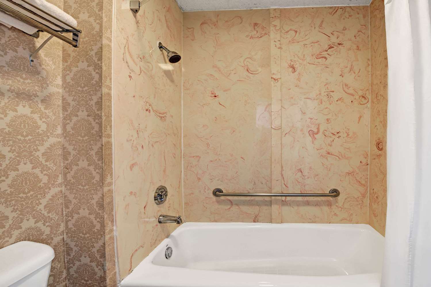 Super 8 by Wyndham Dallas South 14/15