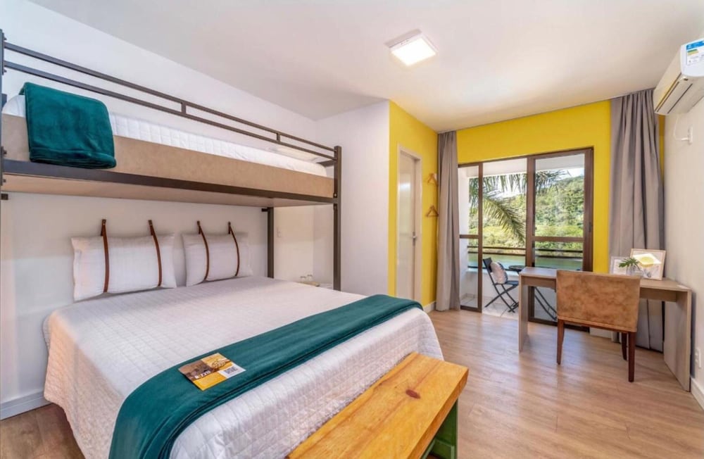 Premium, Triple, River View