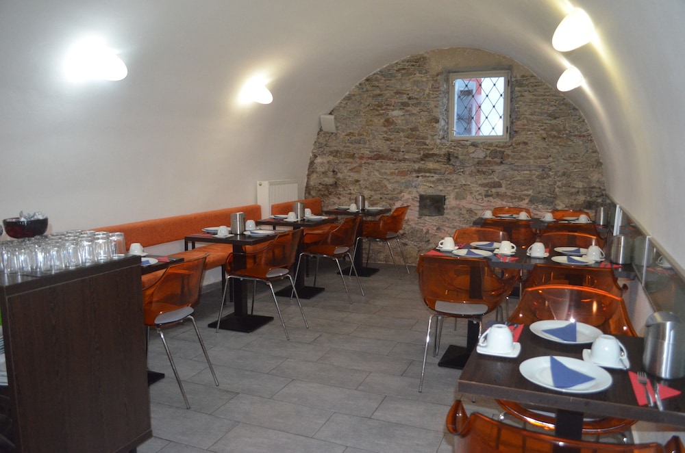 HOTEL PEREGRIN 56/72