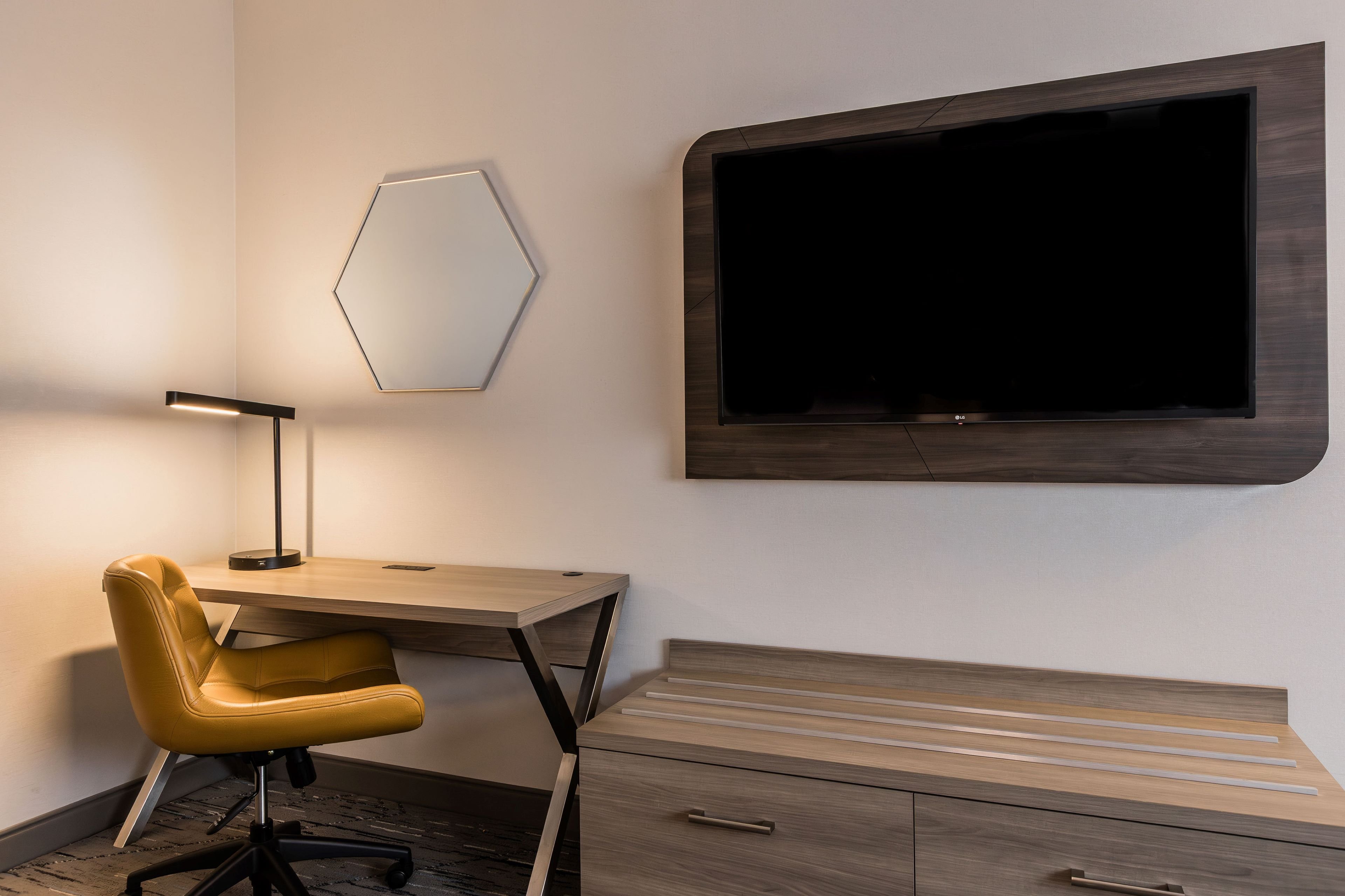 Holiday Inn Express Hotel Suites Calgary South Macleod Trail S 68/73