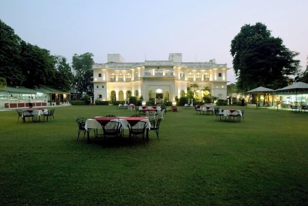 HARI MAHAL PALACE 28/40