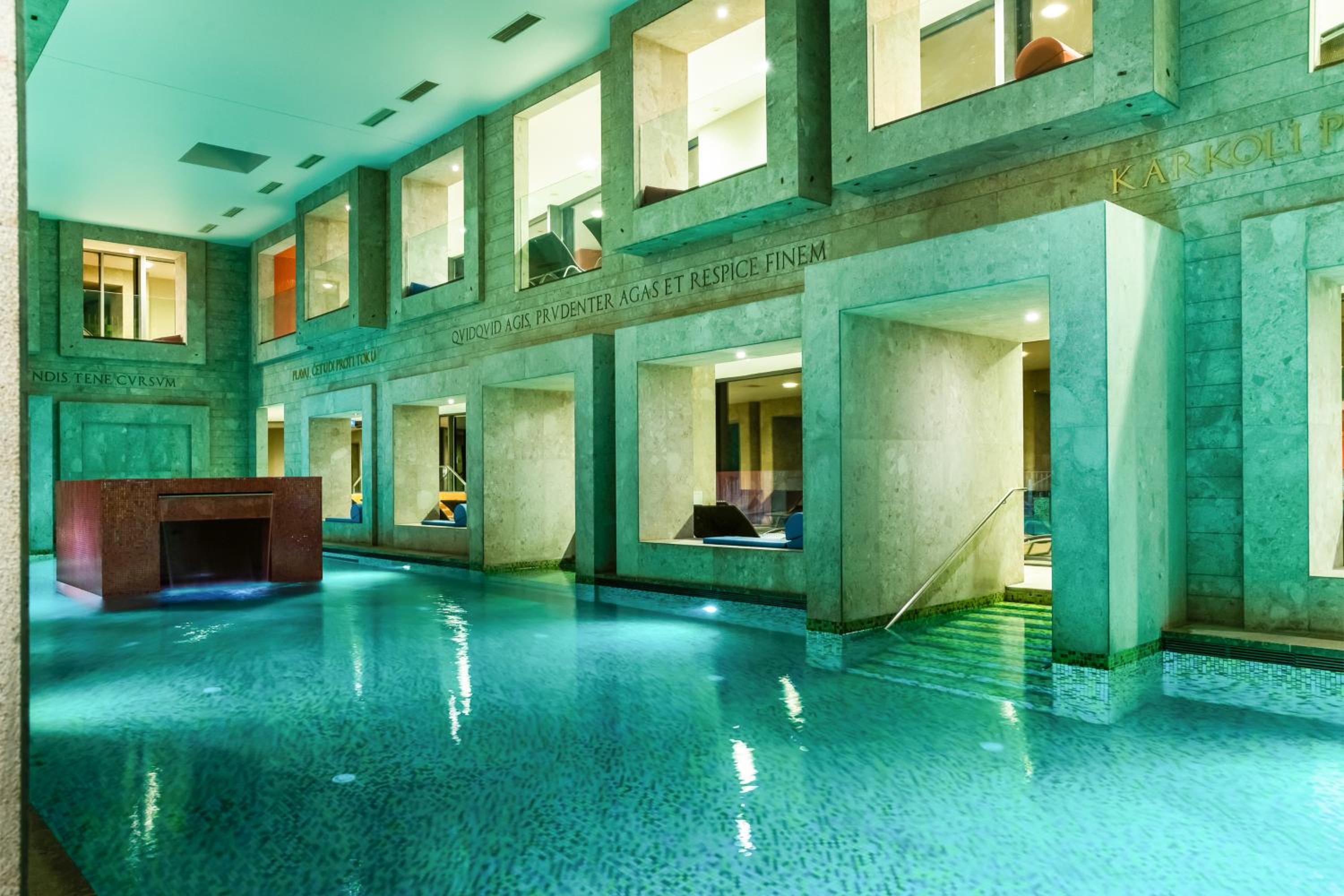 Sofijin Dvor - Adults Only 16/32