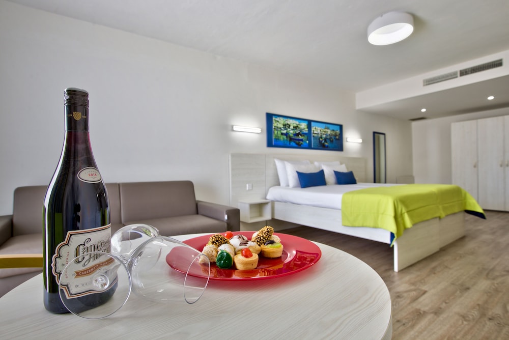 Santana Hotel 63/77