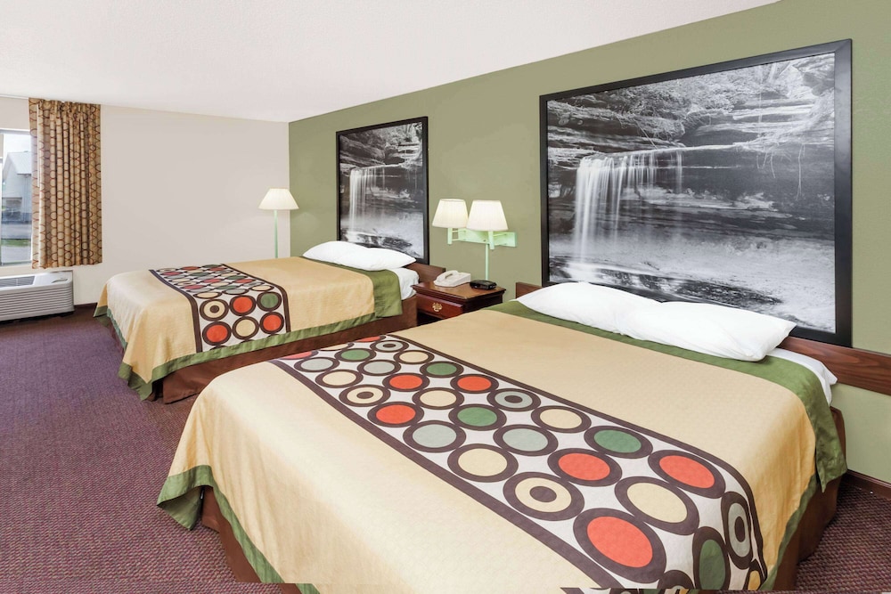 Super 8 by Wyndham Lincoln IL 16/44