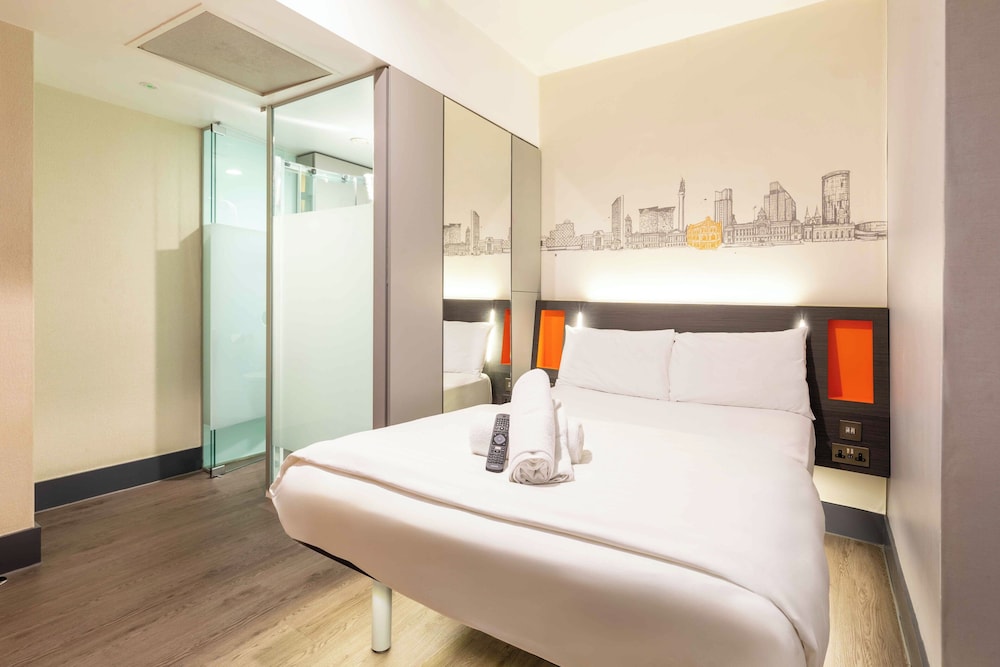 Basic, Double Bed, No Window