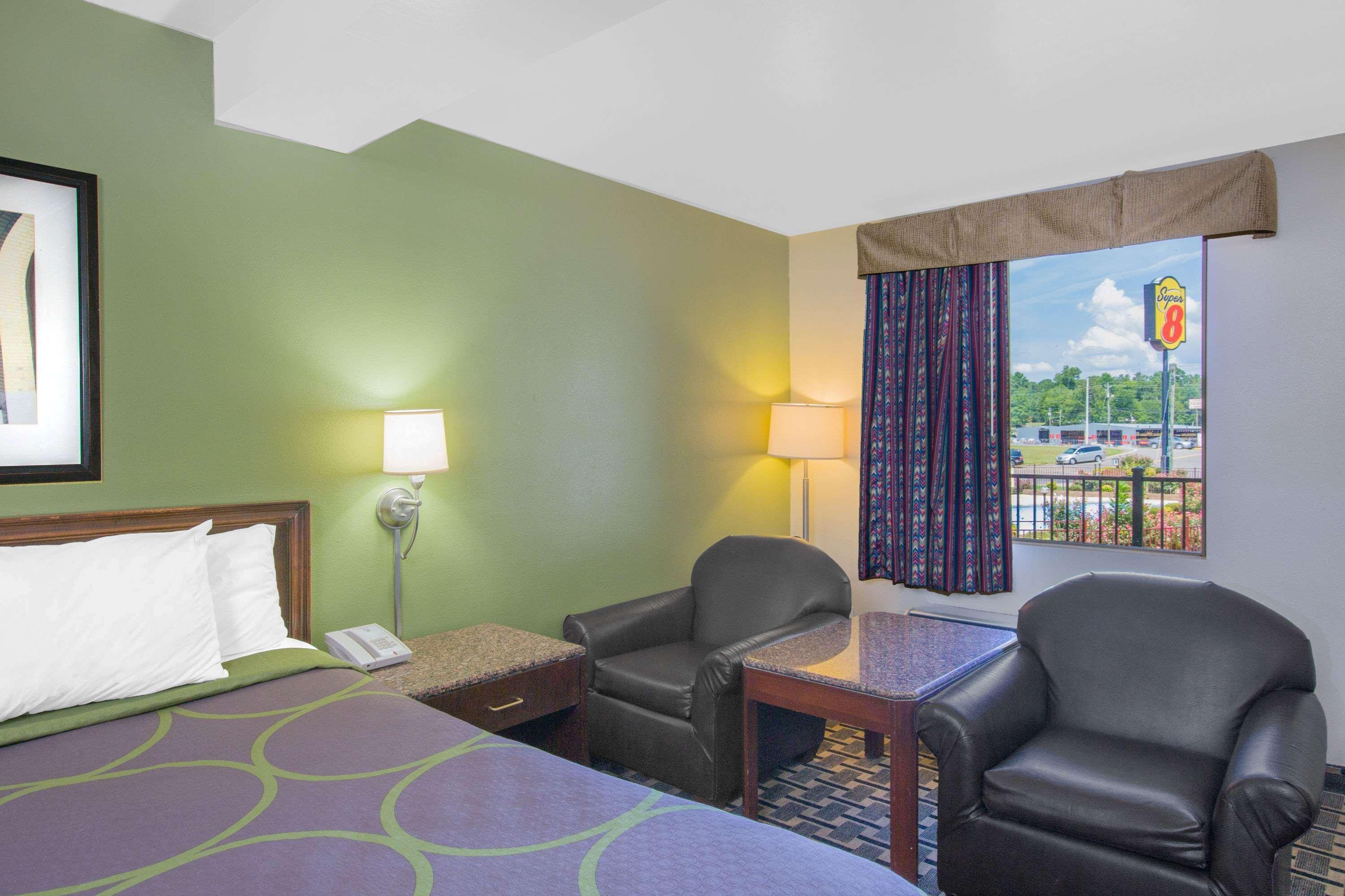 Super 8 By Wyndham Jasper 13/16