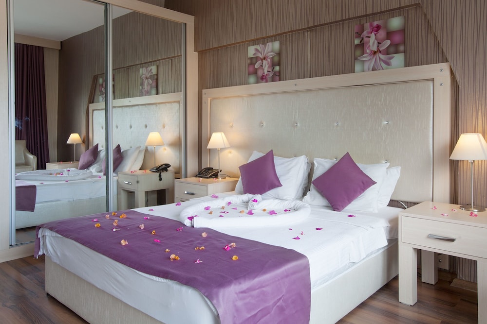 Room at Manolya, LAPITHOS (NORTHERN CYPRUS)