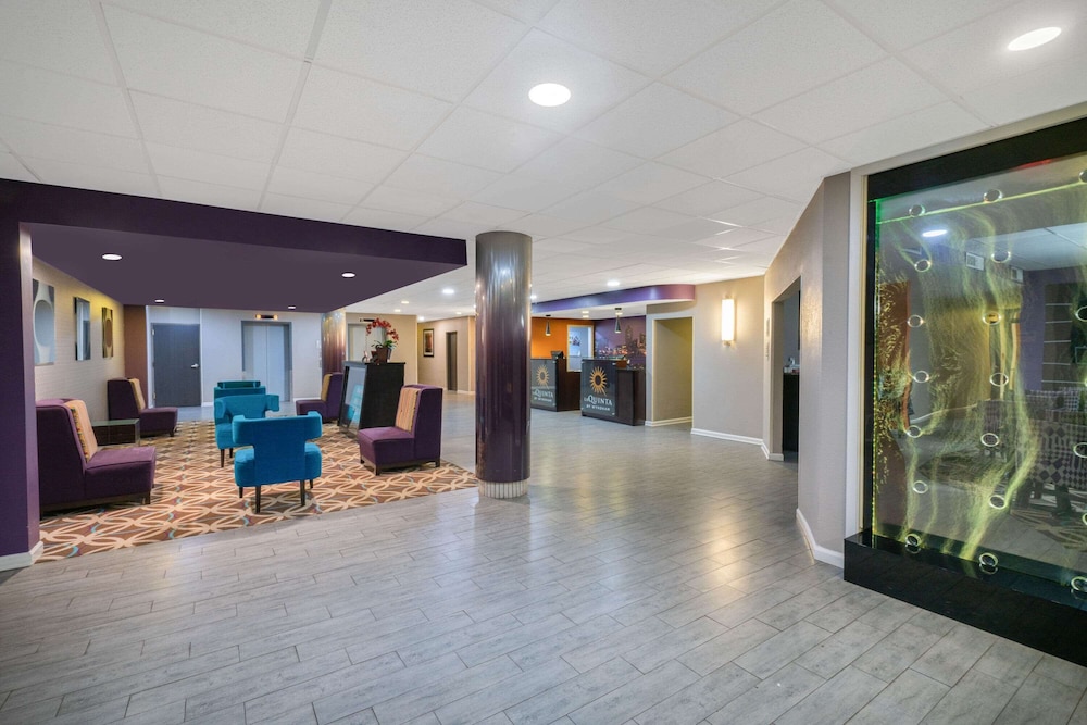 La Quinta Inn & Suites by Wyndham Memphis Airport Graceland 7/71