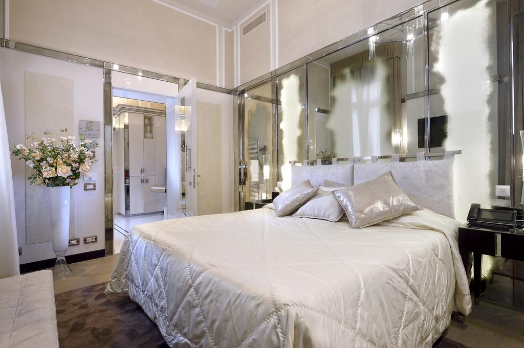 DELUXE, DOUBLE BED