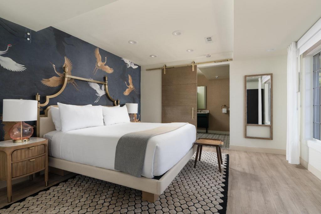 Renovated, Suite, King Bed, Accessible