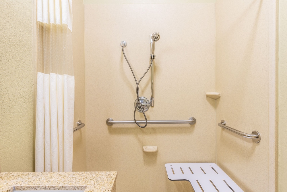 Days Inn & Suites by Wyndham Mineral Wells 32/37