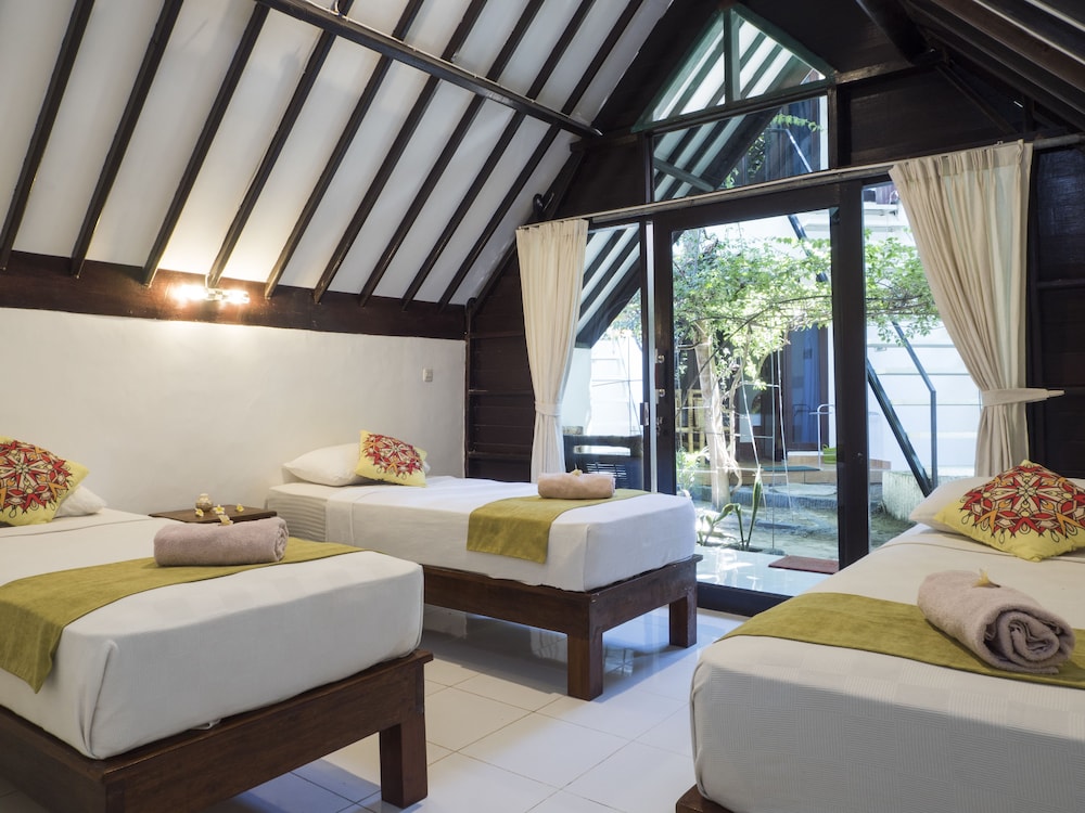 Gili Turtle Beach Resort 12/34