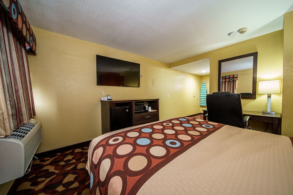 Super 8 by Wyndham Wichita Airport 7/47