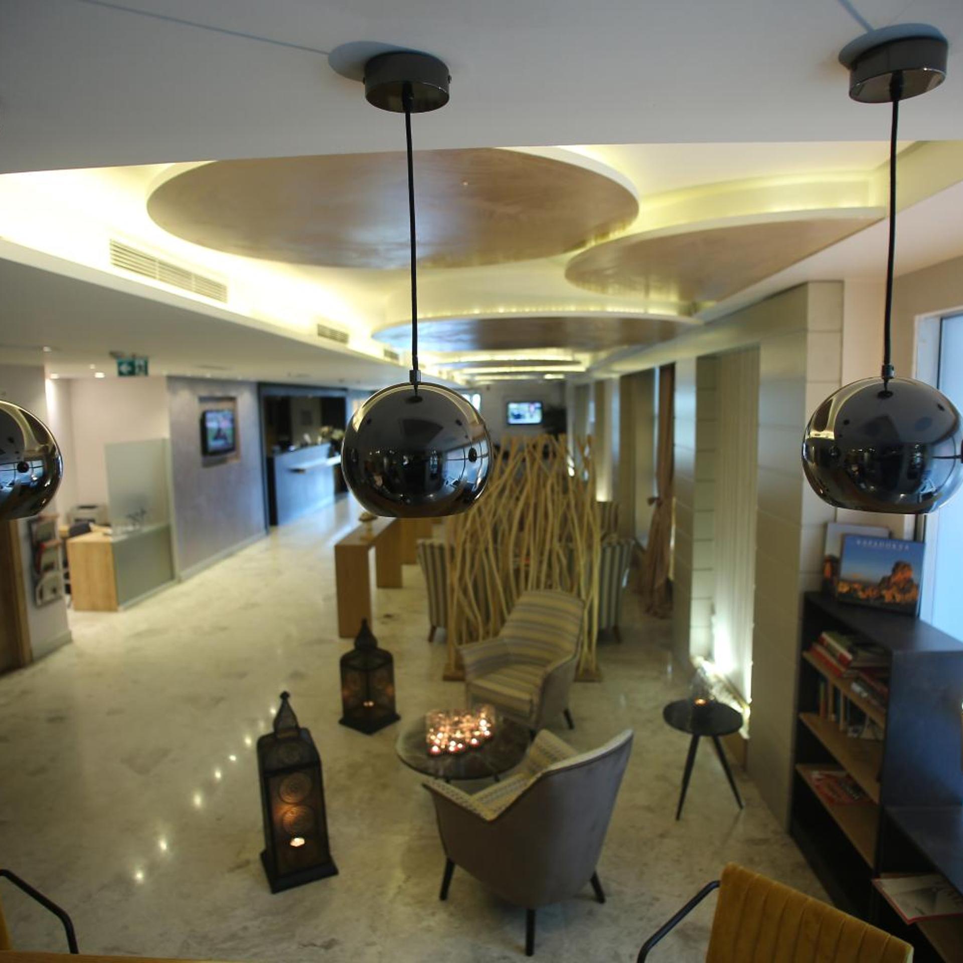 Wes Hotel 28/55