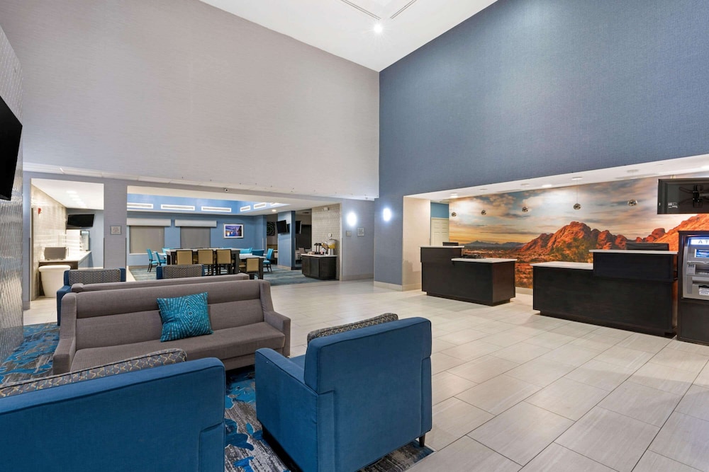 La Quinta Inn and Suites Phoenix I-10 West 30/50