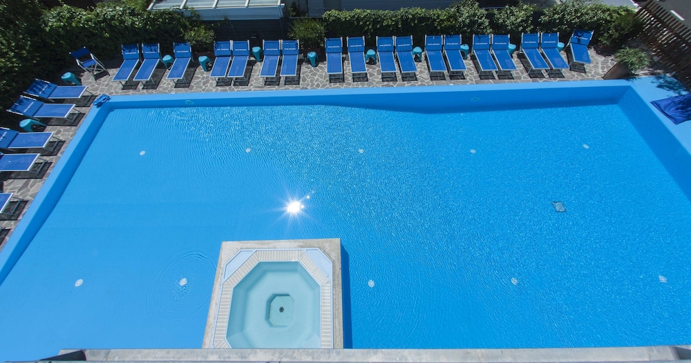 Hotel Napoleon 33/40