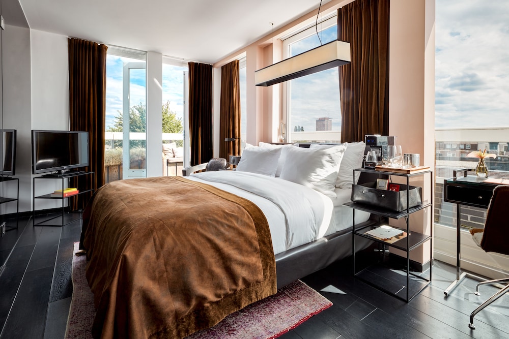 SIR, DELUXE, DOUBLE BED