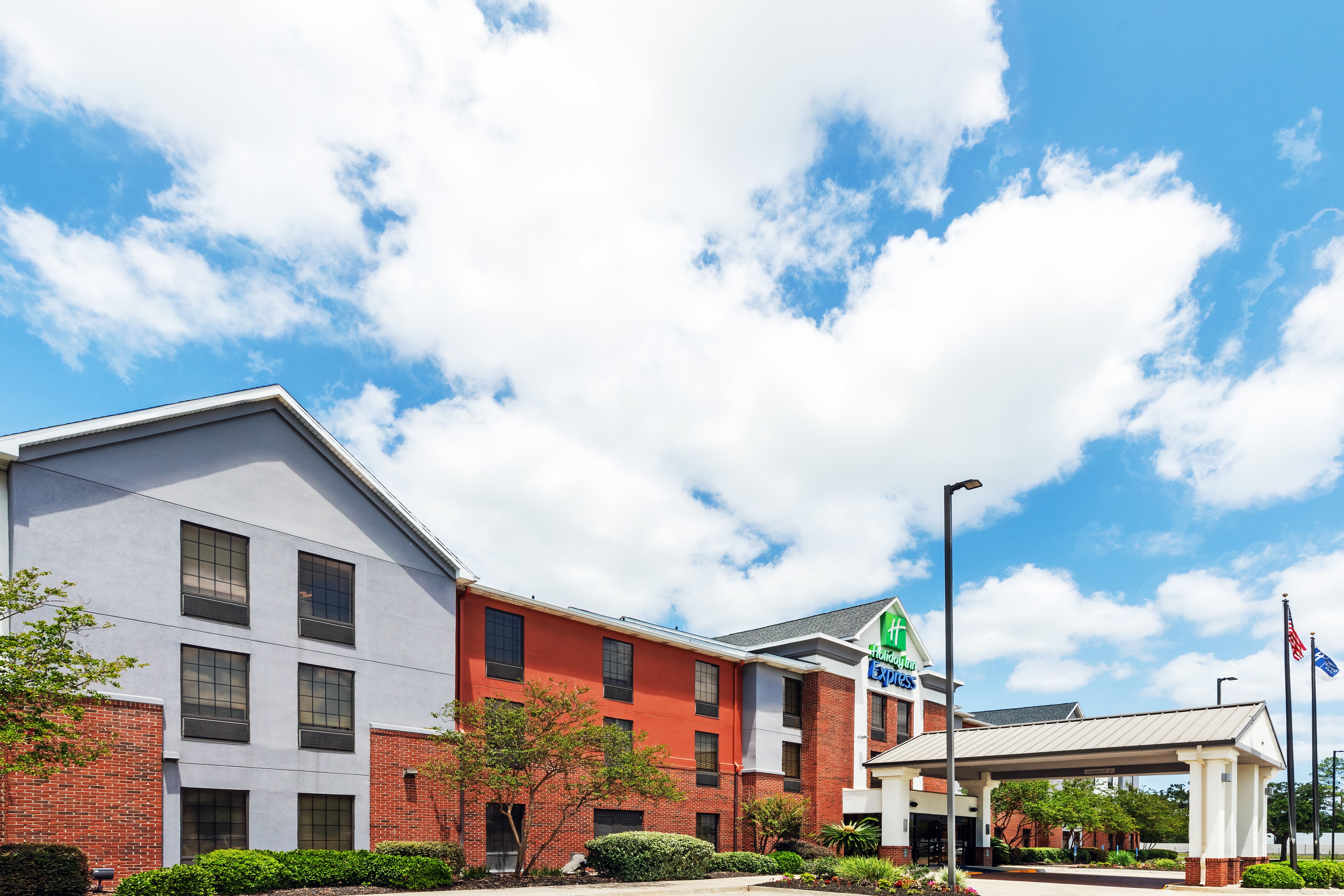 Holiday Inn Express & Suites Sulphur (Lake Charles) 3/50
