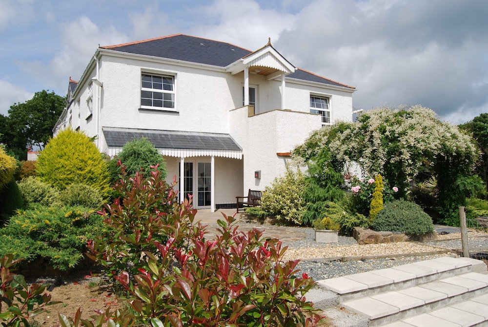 Beggars Reach Hotel 35/37