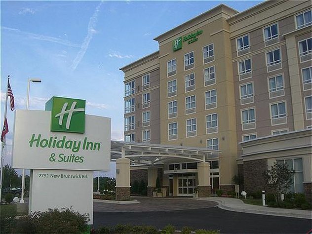 Holiday Inn Suites Memphis Wolfchase Galleria 76/79