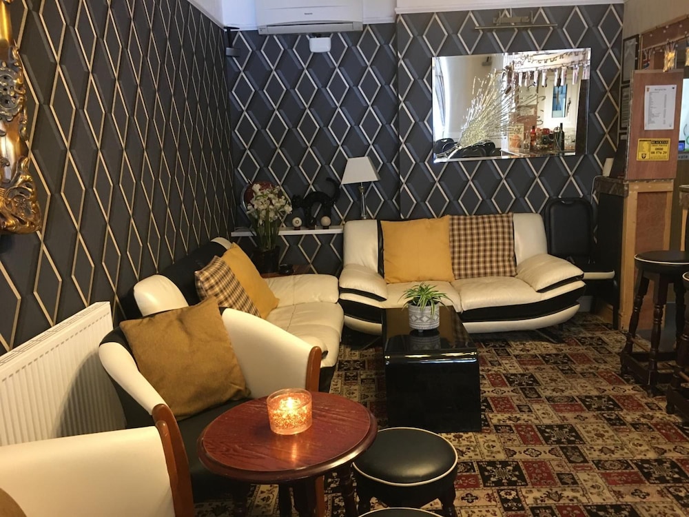 Glenheath Hotel 29/49