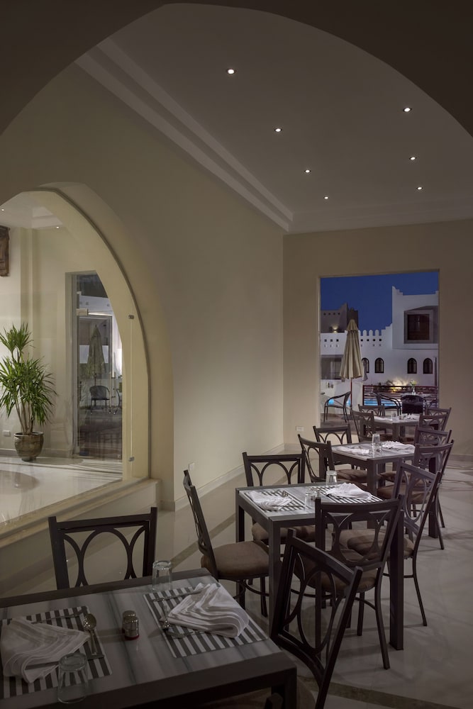 Al Diwan Resort 40/46