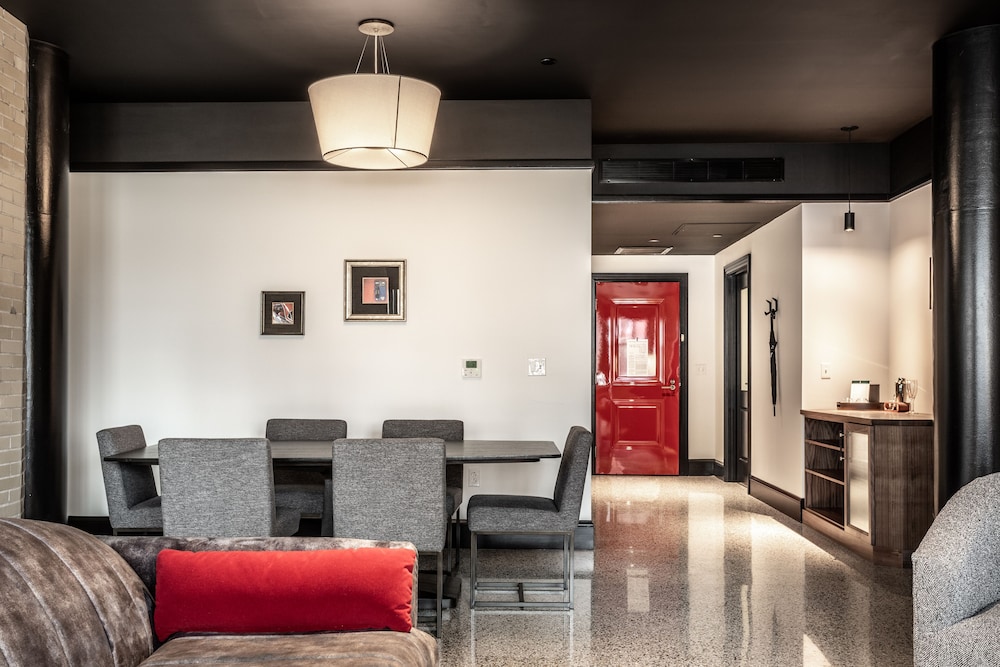 Bottleworks Hotel 47/70