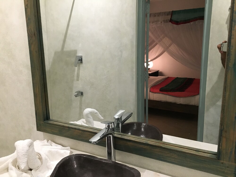 Khalids Guest House Galle 34/40