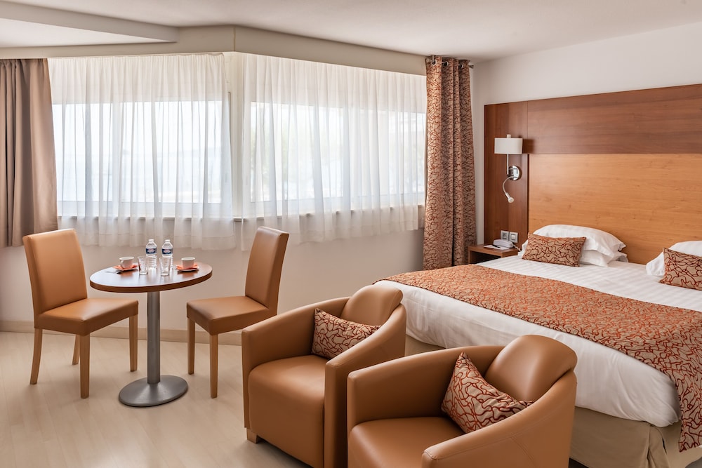 Mercure St Raphael Centre Plage 24/49