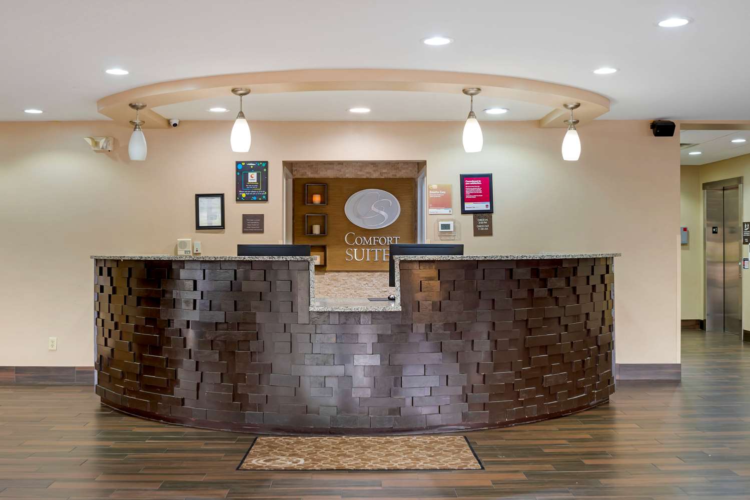 Comfort Suites Fultondale I-65 near I-22 4/35