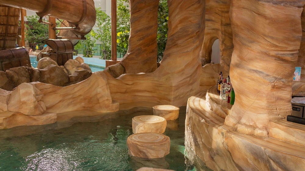 Phuket Emerald Beach Resort 42/70