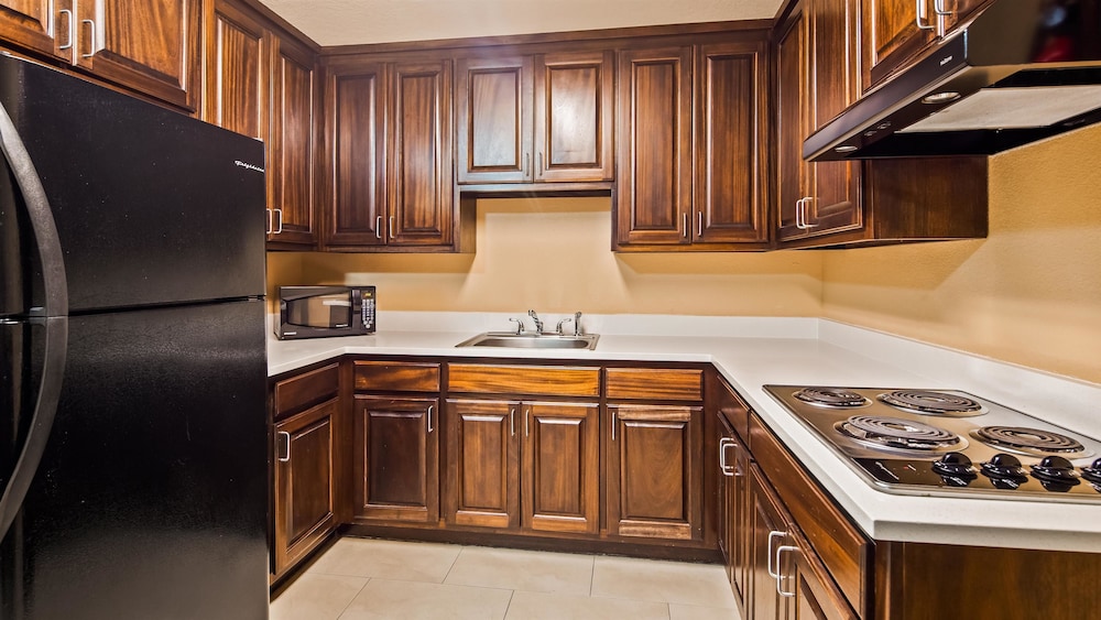 Best Western Granbury Inn & Suites 21/36