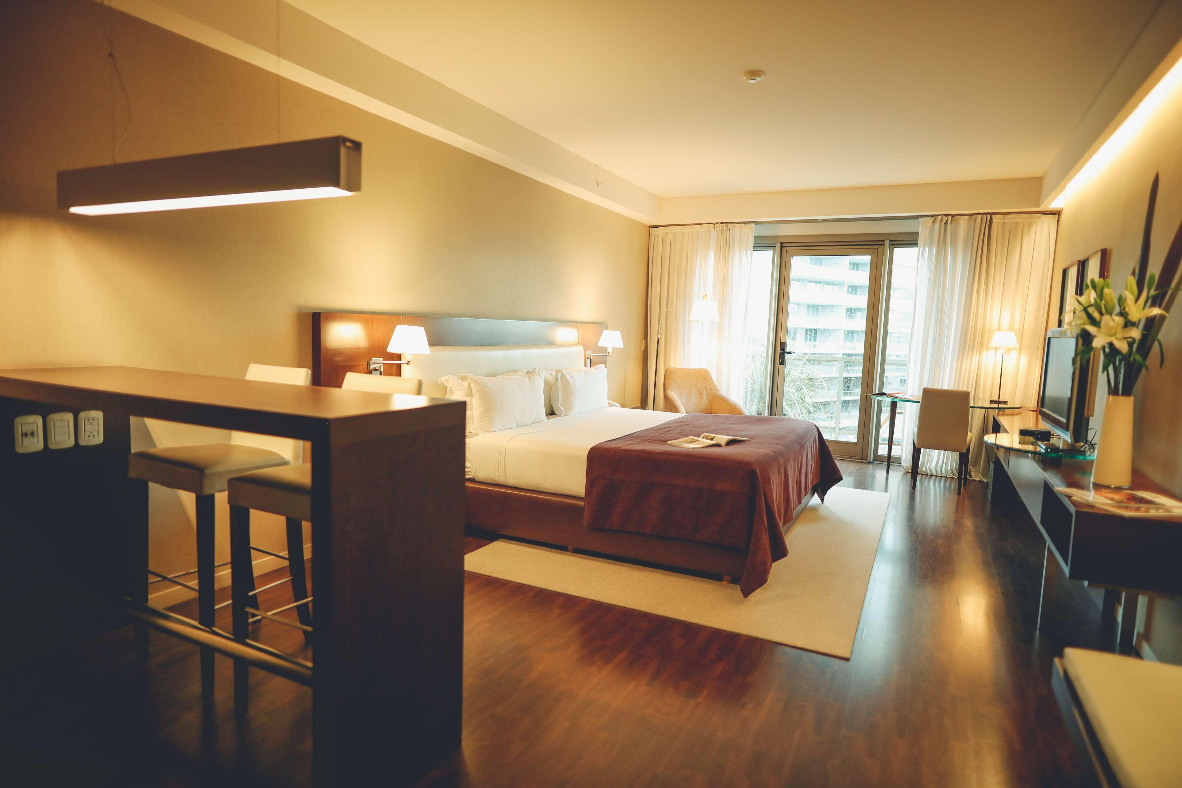 Deluxe, King Bed, Front View, Balcony, High Floor