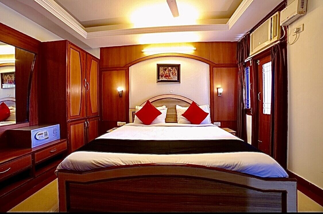 SUITE, KING BED