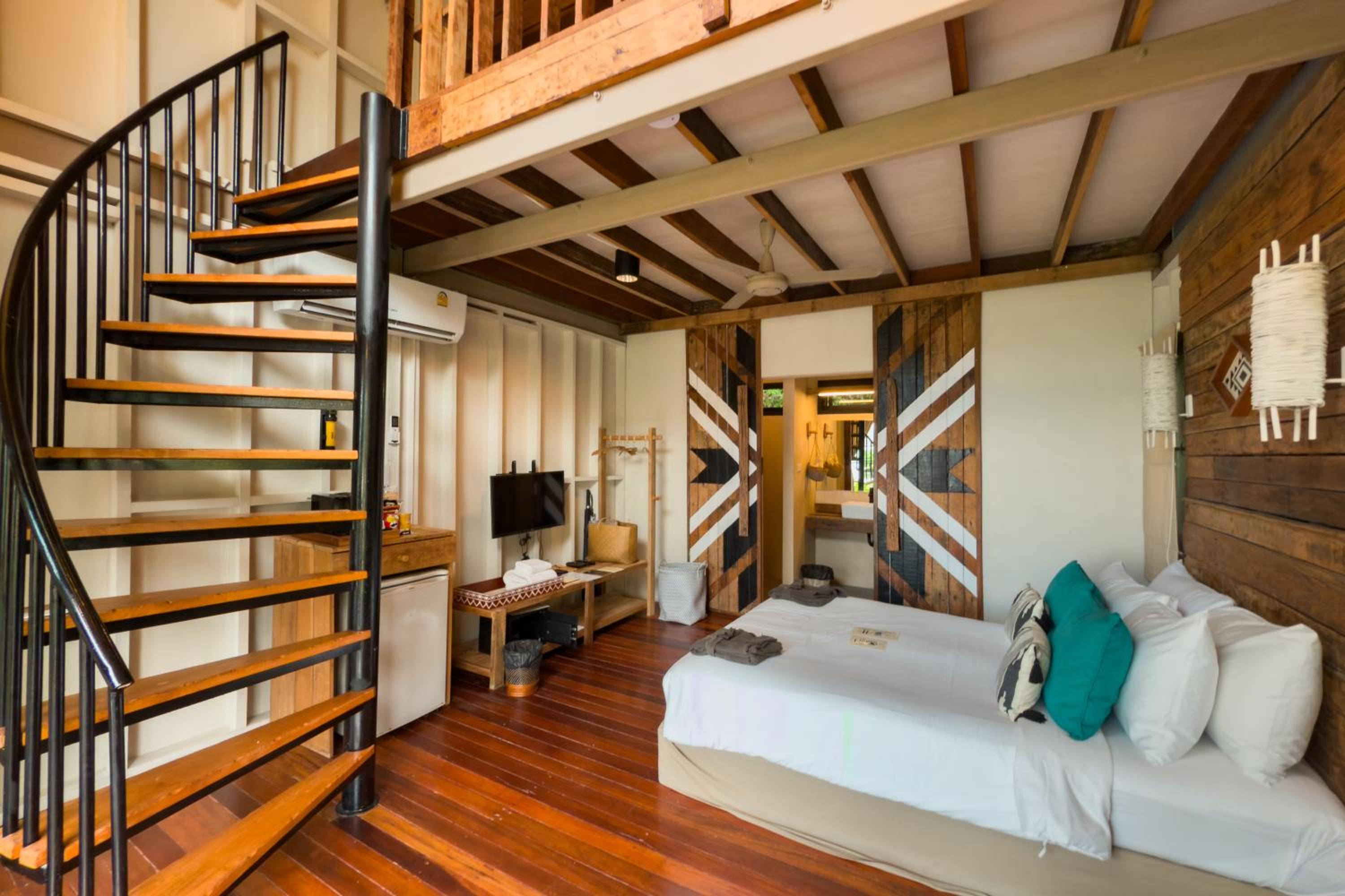 Duplex, Bungalow, Queen and Twin Beds