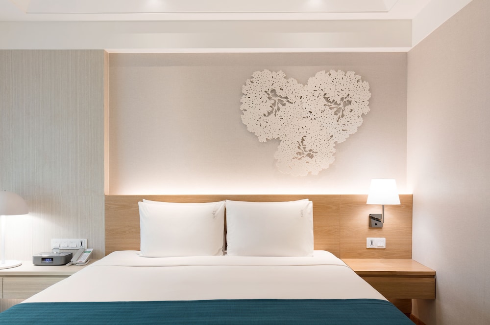 Holiday Inn Bangkok Hotel 21/76