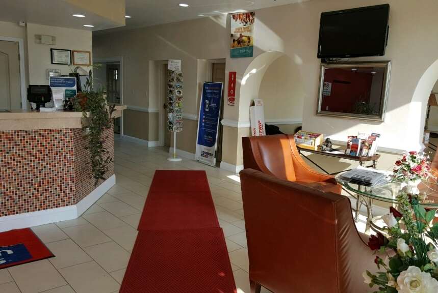 Days Inn & Suites by Wyndham Williamsburg Colonial 8/35