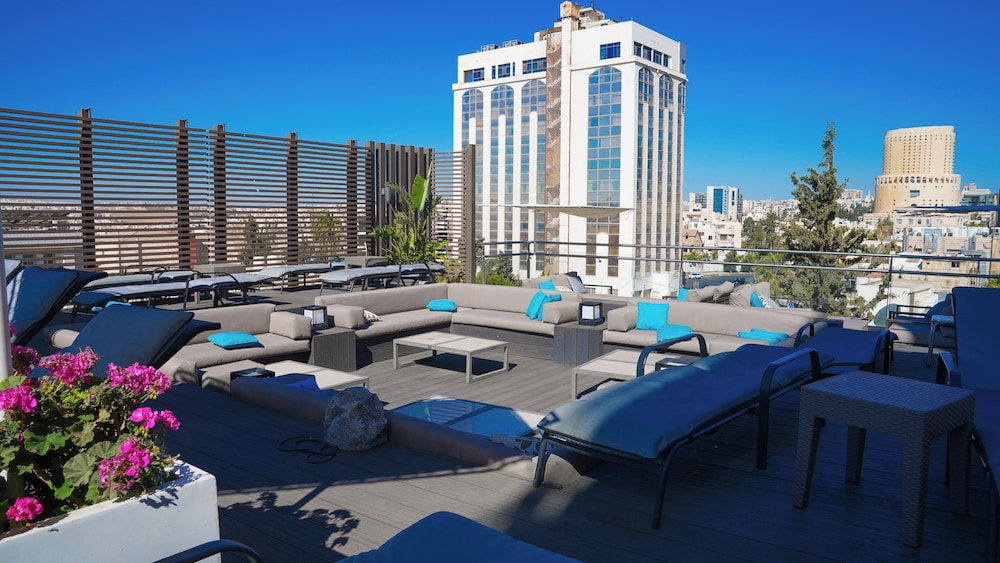 The House Boutique Suites 50/68